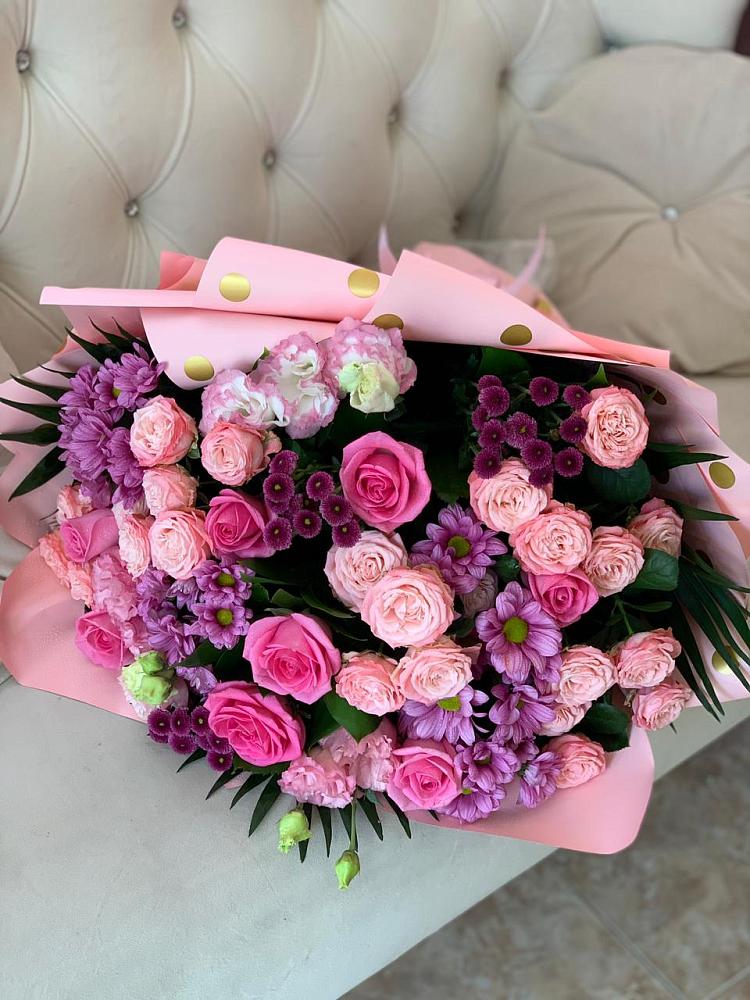 Букет цветов из: Хризантемы, Розы и Лизиантусы в Кяхулай