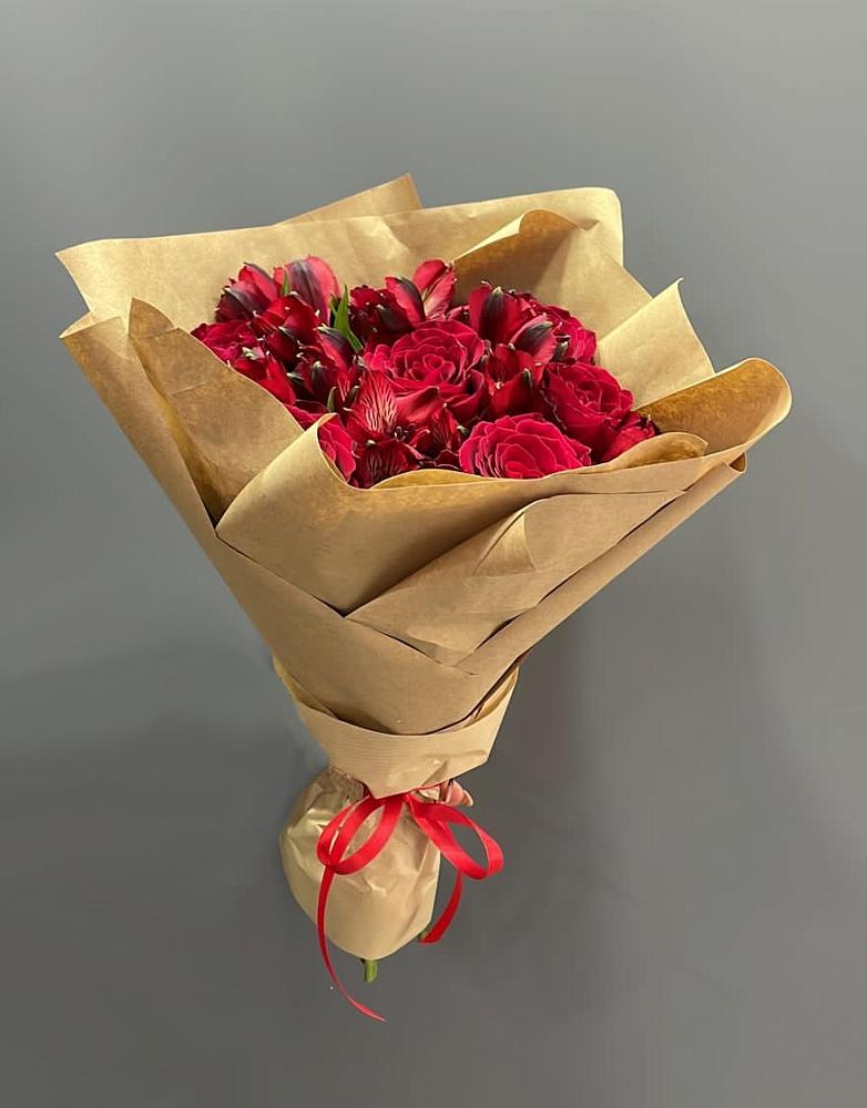 Букет цветов из: Альстромерии и Розы в Кяхулай