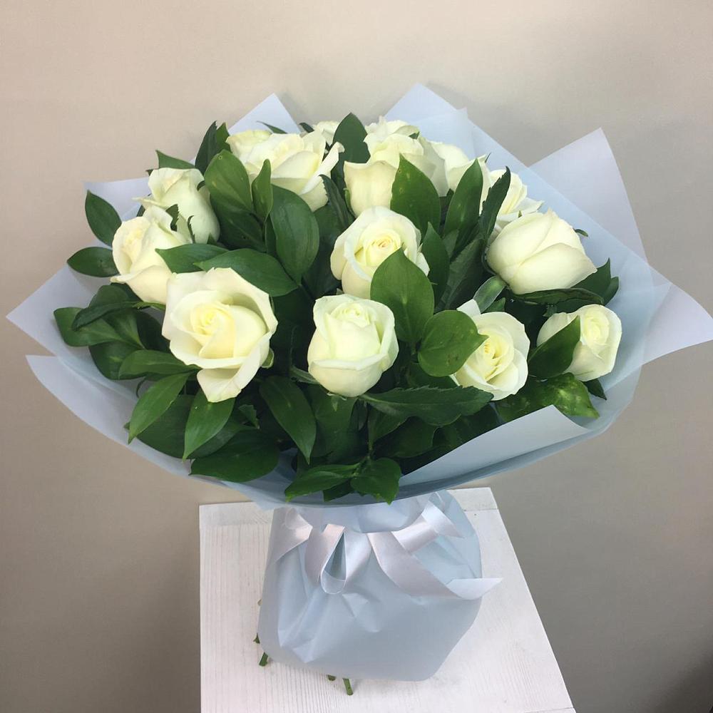 Букет 15 Белых роз Проуд в Кяхулай