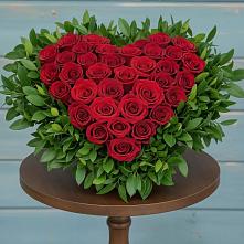 Цветочная композиция из Розы в виде сердца в Кяхулай