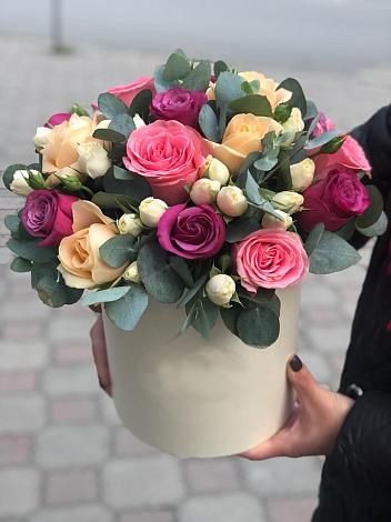 Цветочная композиция из Розы в шляпной коробке в Кяхулай