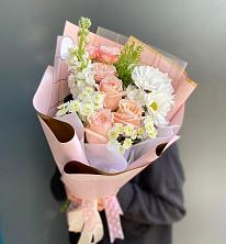 Букет цветов из:  Хризантемы и Розы в Кяхулай