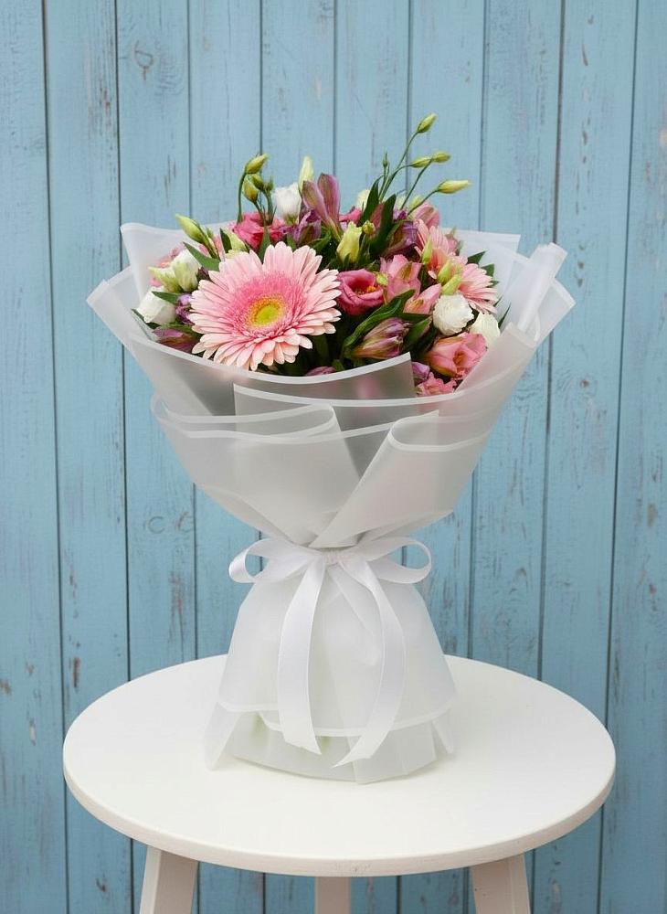 Букет цветов из: Герберы, Альстромерии и Лизиантусы в Кяхулай