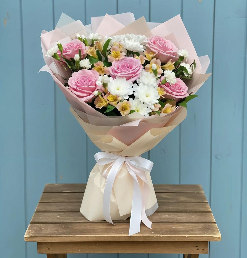 Букет цветов из: Гвоздики, Орхидеи и Розы в Кяхулай