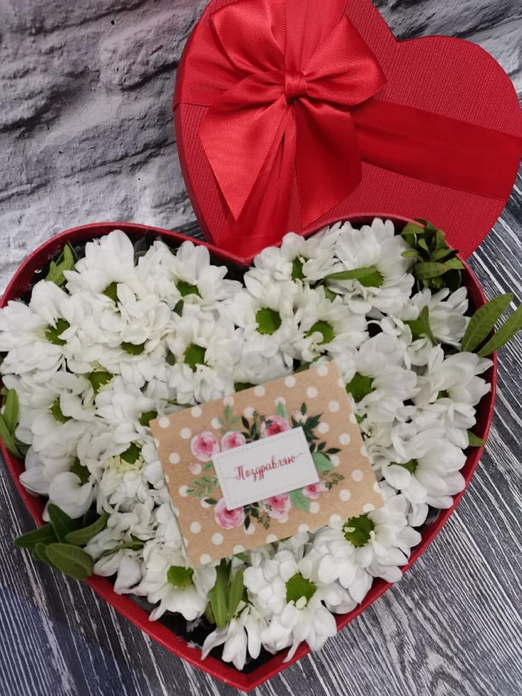 Цветочная композиция из Хризантемы в виде сердца в Кяхулай