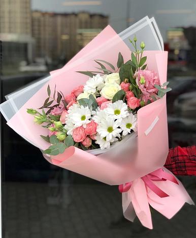 Букет цветов из: Розы, Лизиантусы и Хризантемы в Кяхулай