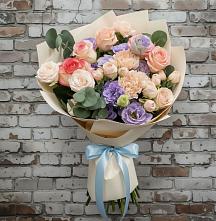 Букет цветов из:  Розы, Лизиантусы и Гвоздики в Кяхулай